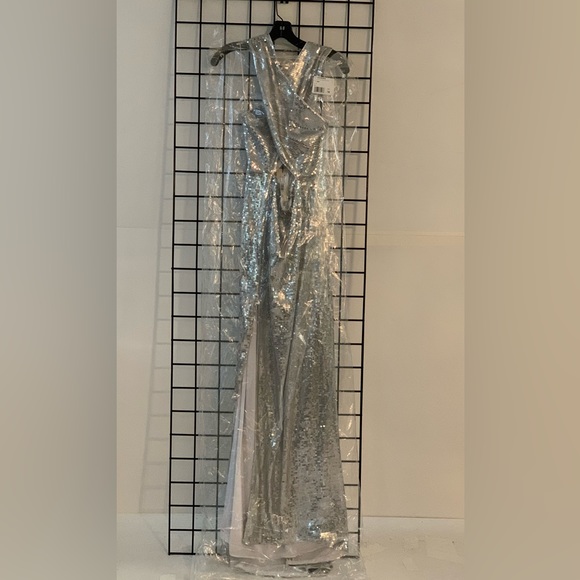 Alice + Olivia May Halter Neck Sequin Gown - Picture 7 of 12